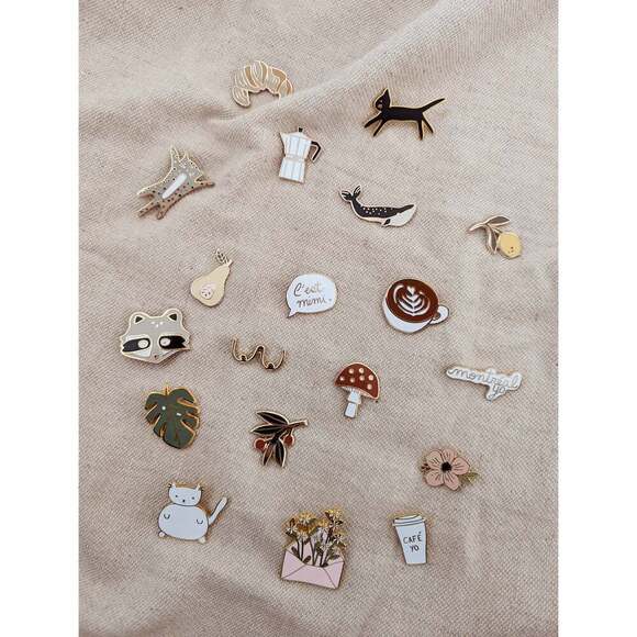 Pear Enamel Pin - Picture 3 of 3